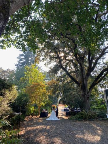 quiet-wedding-moment-at-Risley-Landing-Gardens